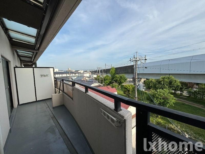 ゼアス真砂のバルコニー|暖かな日差しのふりそそぐバルコニー