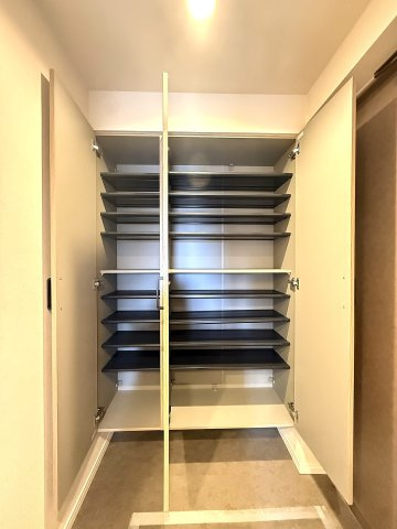 リブウェル真駒内緑町イーストヴュ―の収納