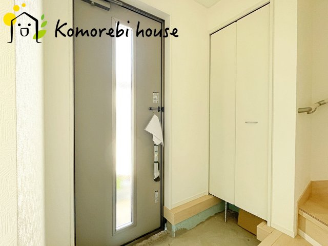 上尾市領家　第2　新築一戸建て　クレイドルガーデン　03の玄関|ゆったりとした玄関です