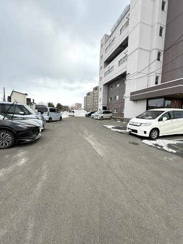 ファインライフ北郷の駐車場