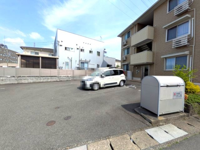 オルテンシアMTの駐車場