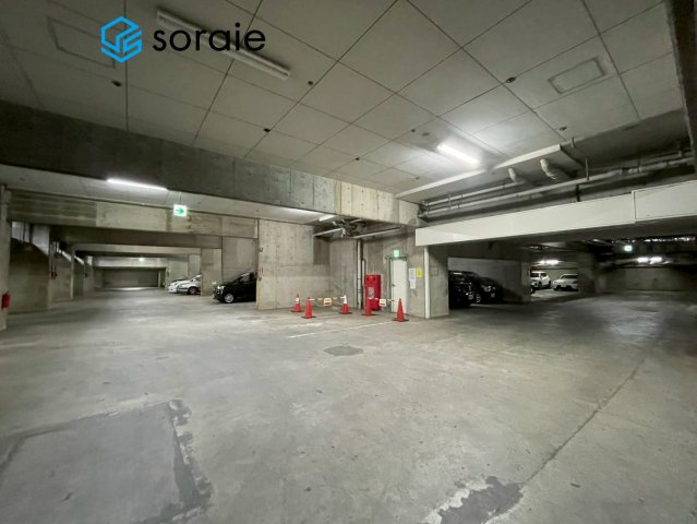プルミエール入間シティ　中古マンションの駐車場|4/27　撮影