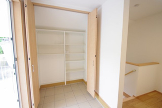 【収納】 | 【仲介手数料無料！！】川崎市麻生区百合丘1丁目　新築戸建て（全5棟）5号棟　5880万円 | 広い玄関収納