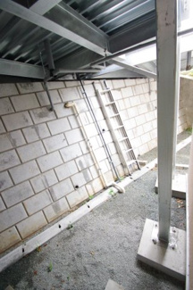 【その他】 | 【仲介手数料無料！！】川崎市麻生区百合丘1丁目　新築戸建て（全5棟）5号棟　5880万円 | アプローチの下部は収納スペースとしても活用できます。