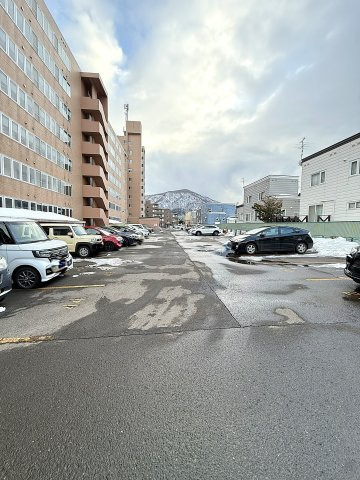 サンセレクト稲積公園Ⅱの駐車場