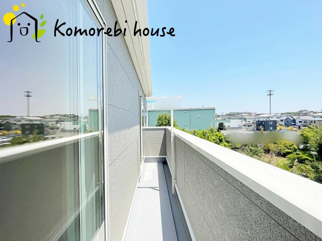 上尾市領家　第2　新築一戸建て　クレイドルガーデン　04のバルコニー|暖かな日差しのふりそそぐバルコニー