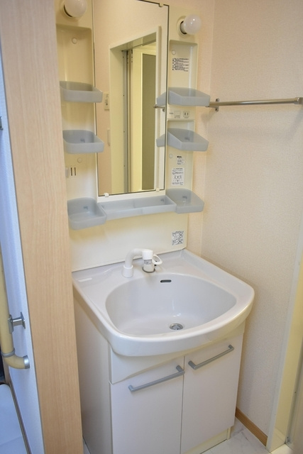 I．ヴィレッジ堀崎の洗面所|独立洗面台