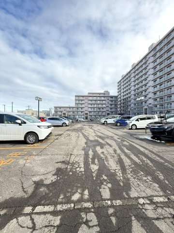 パシフィック星置ヒルズB棟の駐車場