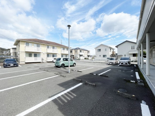 フレア内浜　A棟の駐車場