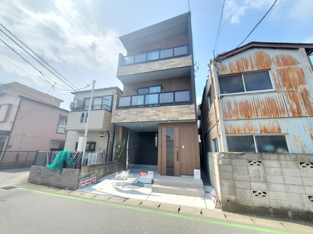 八潮市　　大瀬　新築戸建　全1棟の外観|外観です　日照や通風に配慮した配置で家中が明るい