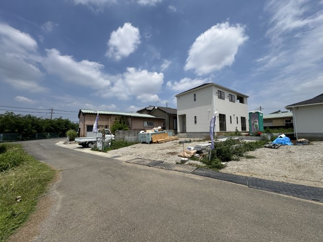 新築　前橋市朝倉町第4　クレイドルガーデン　１号棟の前面道路含む現地写真|現地写真　西側接道幅員約4ｍ