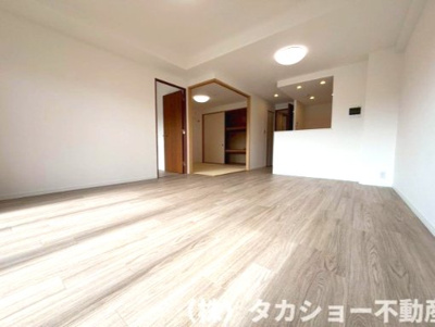 【居間・リビング】 | ソフィア美浜ライトプラザ | ゆったり過ごせる居間です