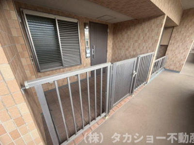 【その他共用部分】 | ソフィア美浜ライトプラザ | 玄関ポーチも広々しております☆彡