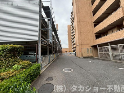 【駐車場】 | ソフィア美浜ライトプラザ | 駐車場に車を止められます