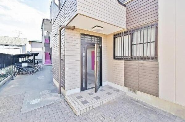 ヴィアーレ緑ヶ丘のエントランス