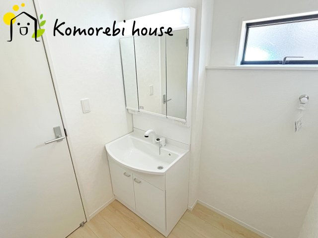 上尾市領家　第2　新築一戸建て　クレイドルガーデン　05の独立洗面台|独立洗面台、小物を置くことができて便利です