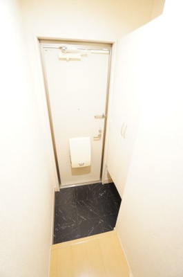 【玄関】 | 山王NTステージ B | ※同物件・反転タイプの写真です。