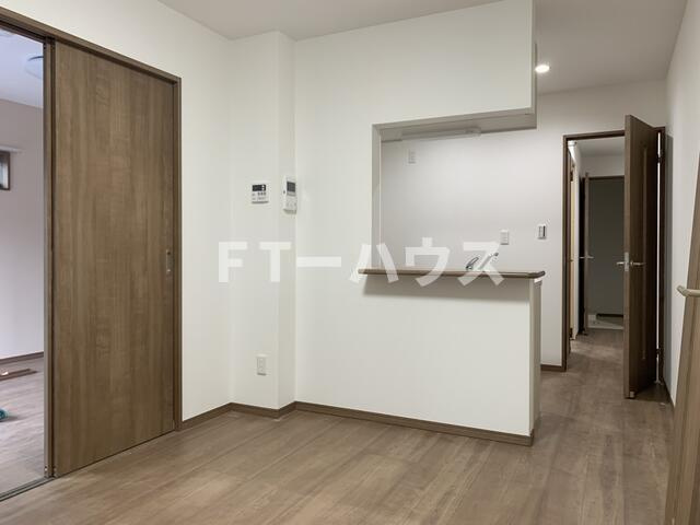 船橋市飯山満町３丁目のアパートの居間・リビング