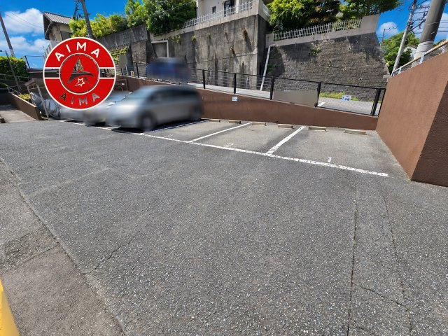 ライオンズマンション大橋第2の駐車場|敷地内の駐車場です。