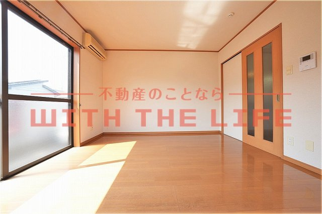 アイビーコート弐番館【キャッシュバック対象物件】の寝室|開放的な寝室です