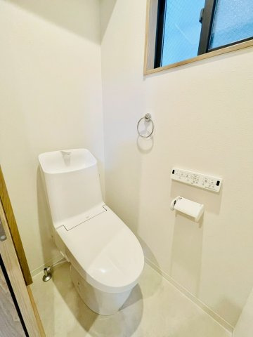 梅津林口町　新築戸建のトイレ