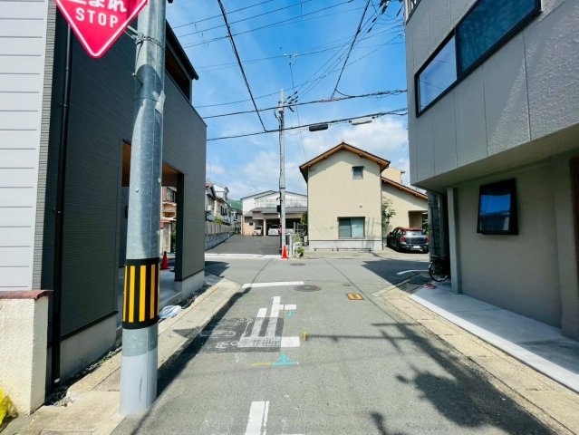 梅津林口町　新築戸建の前面道路含む現地写真