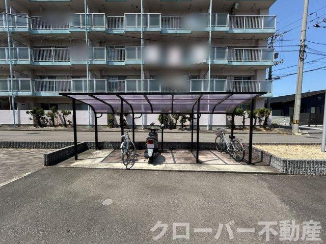 レオパレスドリームの駐車場