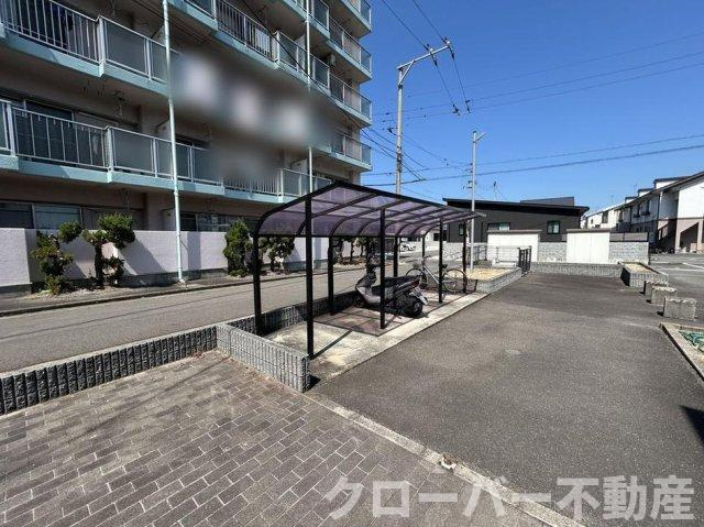 レオパレスドリームの駐車場
