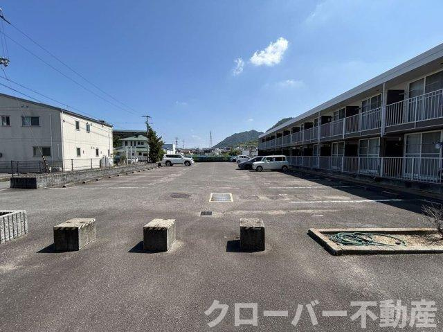 レオパレスドリームの駐車場