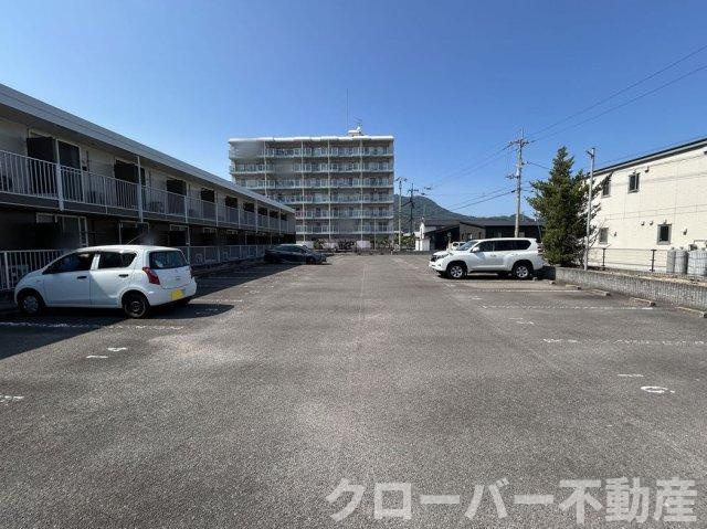レオパレスドリームの駐車場