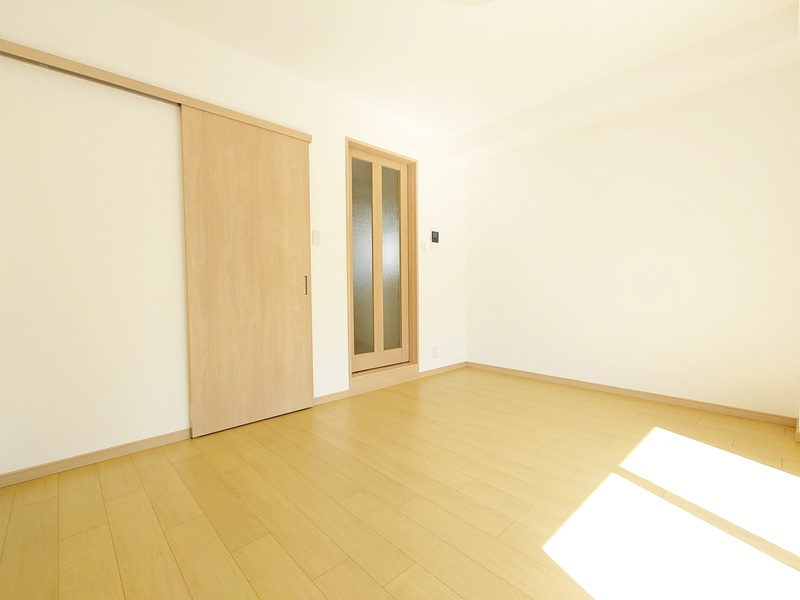 ノースガーデンの居間・リビング|窓側からのアングルです☆