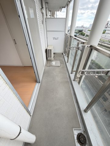 URBAN FLATS中之島 (旧 LaDouceur中之島)のバルコニー
