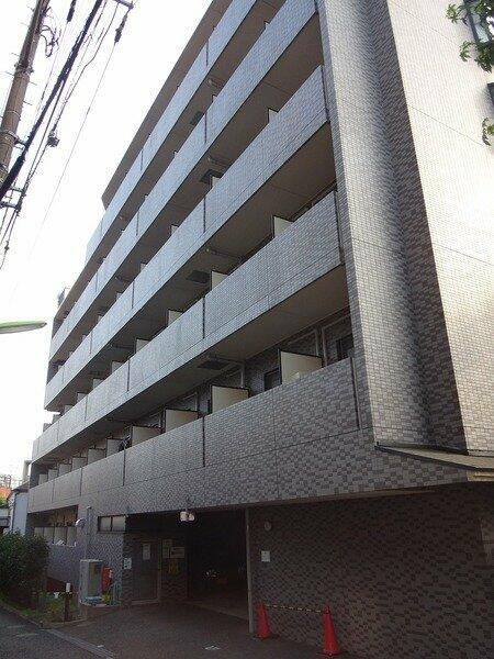 スカイコート駒場東大前の駐車場