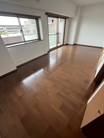 イトーピア苦楽園の居間・リビング
