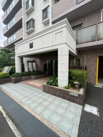 イトーピア苦楽園のエントランス