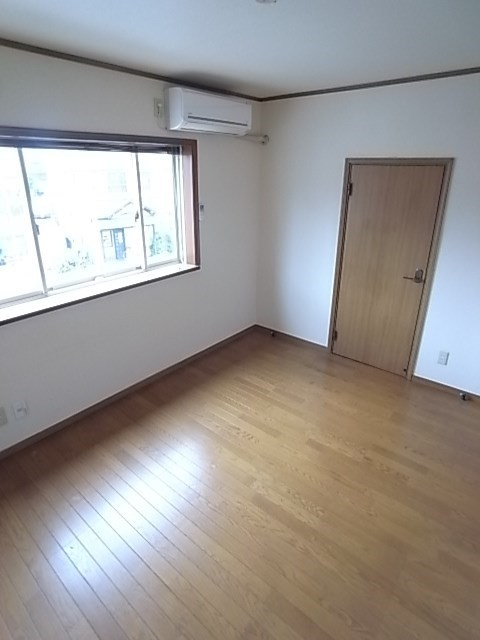 ベル今津の居間・リビング