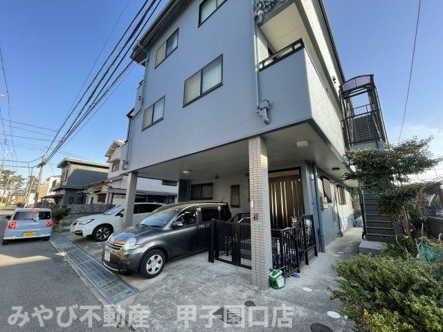 来田ハイツのエントランス
