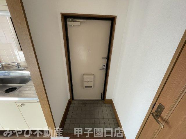 来田ハイツの玄関