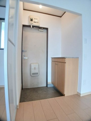 【玄関】 | コーポラス溜池