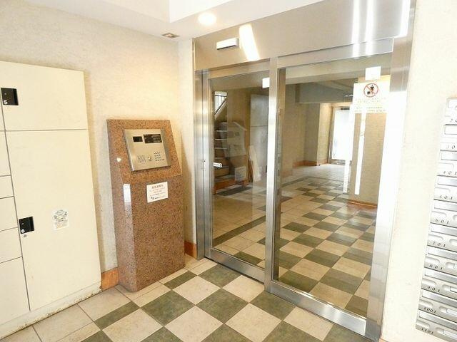 ミリオンプラザ目黒駅前のエントランス