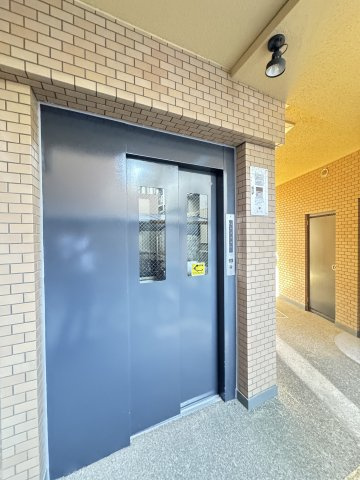 サンパレス２１六甲Ⅱのエントランス