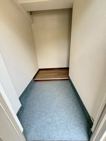 親和マンションの玄関