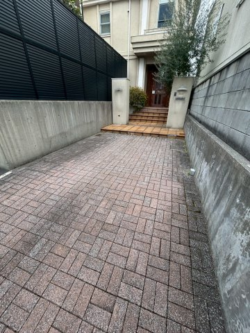芦屋市翠ケ丘町戸建の駐車場