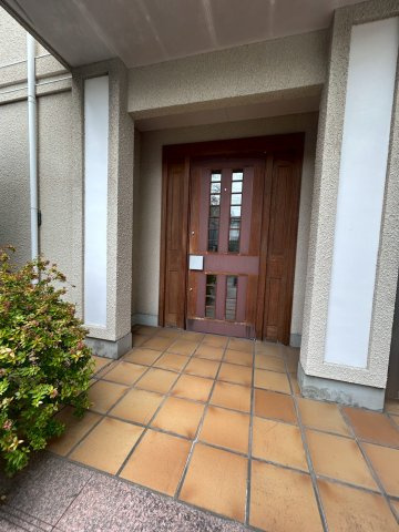 芦屋市翠ケ丘町戸建のエントランス