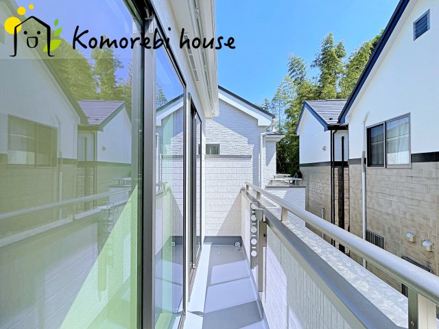 さいたま市北区本郷町1065番　新築一戸建て　ハートフルタウン　Eのバルコニー|外からの目が気にならないバルコニーで洗濯物が干せます