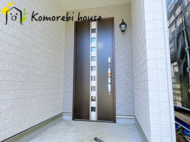 さいたま市北区本郷町1065番　新築一戸建て　ハートフルタウン　Eの玄関|明るい玄関です