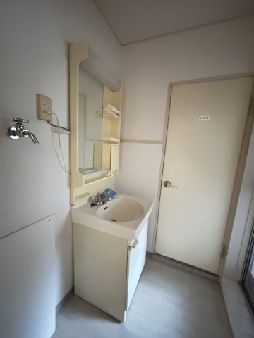 マンションやのの洗面所