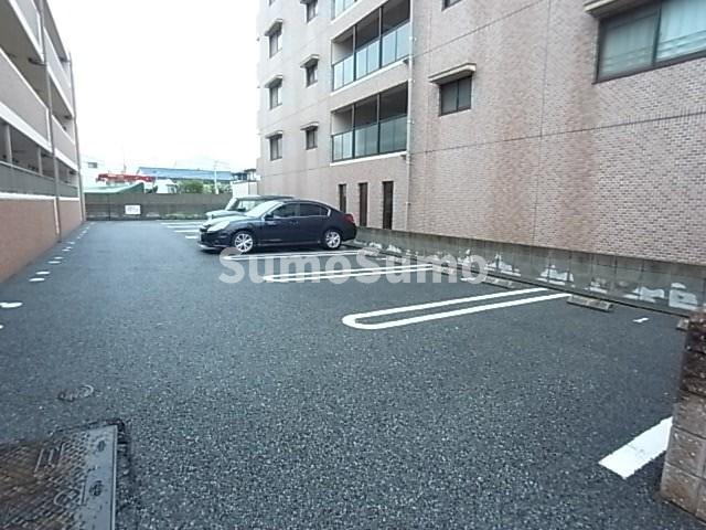 サン・アムールの駐車場|カースペースがあります