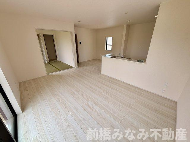 【新築】安中市板鼻　３号棟(全３棟)　リーブルガーデン　新築建売分譲の居間・リビング|リビングです