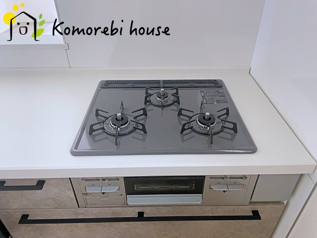 さいたま市北区本郷町1065番　新築一戸建て　ハートフルタウン　Fのキッチン|コンパクトなキッチンで掃除もラクラク